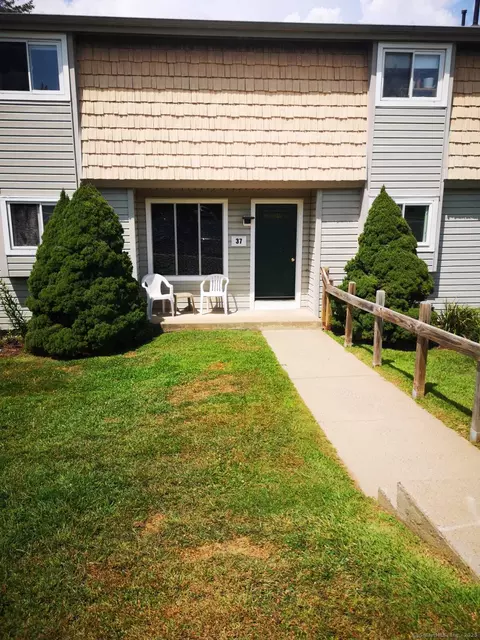 37 Carillon Dr #A, Rocky Hill, CT 06067