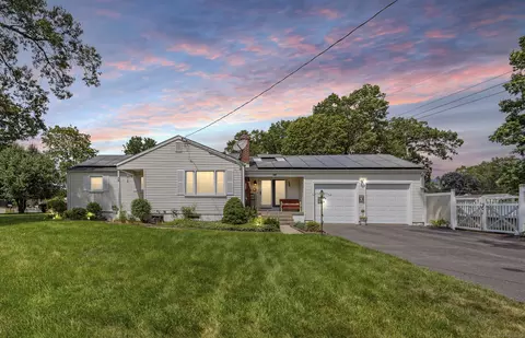 12 Arlington Rd, Windsor Locks, CT 06096