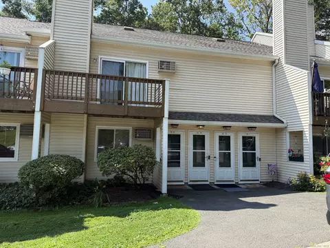 8 Rose Ln #26-10, Danbury, CT 06811
