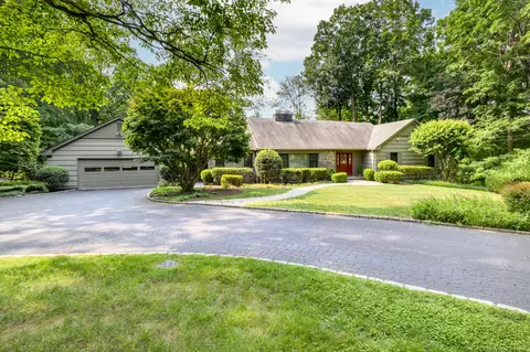 40 Caprice Dr, Stamford, CT 06902