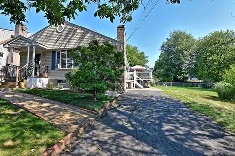 92 W Prospect St, West Haven, CT 06516
