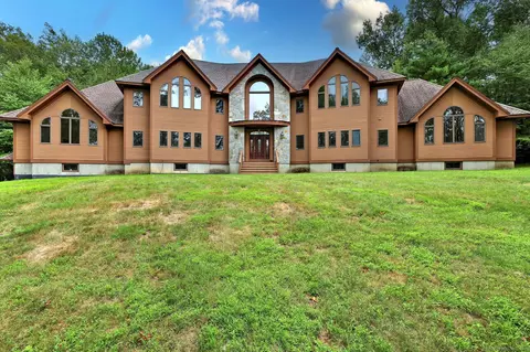 44 Virginia Rail Dr, Bethany, CT 06524