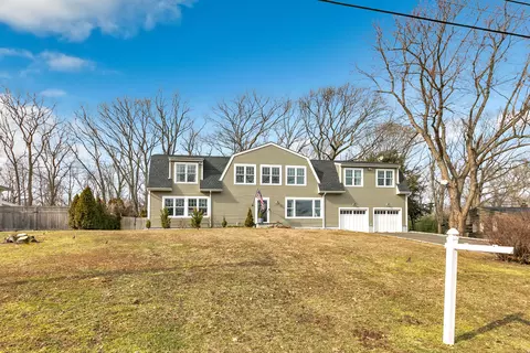 41 Mohawk Dr, Norwalk, CT 06851