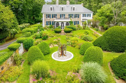 357 Wrights Crossing Rd, Pomfret, CT 06259