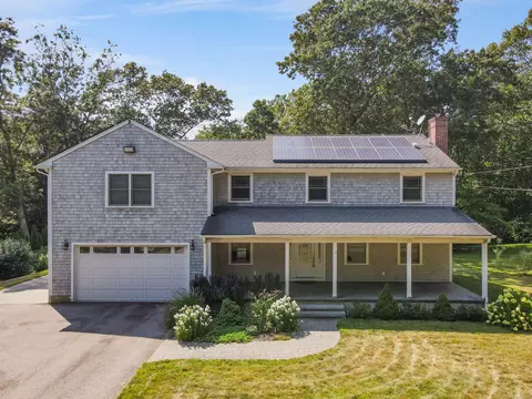 6 Willow Ln, East Lyme, CT 06333