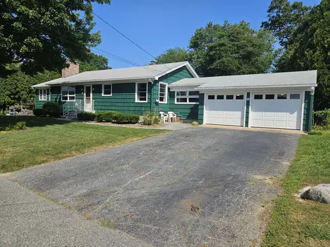 90 Westwood Dr, Groton, CT 06340