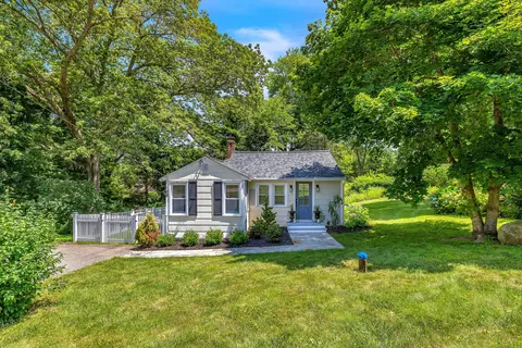 86 Longwood Dr, Colchester, CT 06415