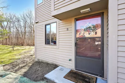 135 Village Square Dr #8, New Britain, CT 06053