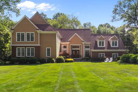 60 Red Barn Rd, Trumbull, CT 06611