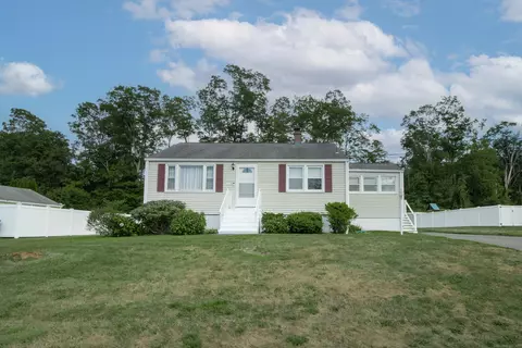 14 Pioneer Dr, North Branford, CT 06471
