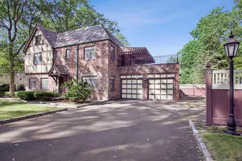 145 Glen Rd, New Haven, CT 06511