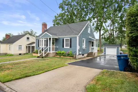 14 Quaker Ln, Quaker Hill, CT 06375