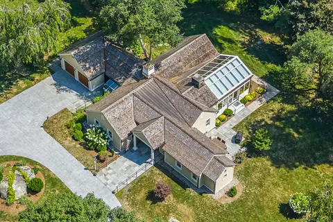 1 Primrose Ledge Ledge, Essex, CT 06426