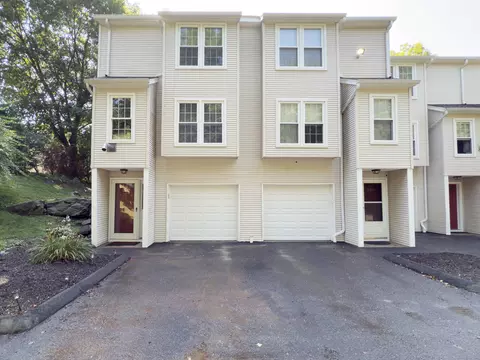 380 Hitchcock Rd #209, Waterbury, CT 06705