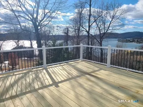 16 Candlewood Acres Rd, Brookfield, CT 06804