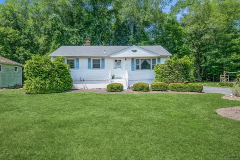 132 Toll House Ln, Fairfield, CT 06825