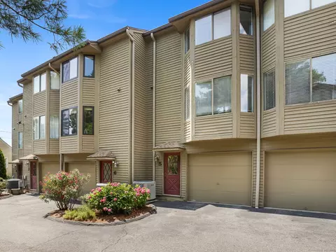 100 Willowbrook Ave #5, Stamford, CT 06902