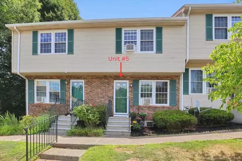 1 Countryside Ln #5, Middletown, CT 06457