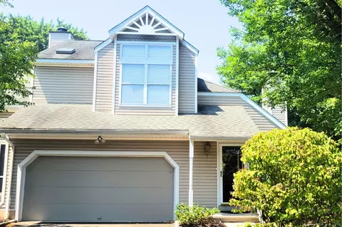 162 Colonial Rd #1, Stamford, CT 06906