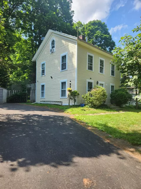 21 Dayton St, Sandy Hook, CT 06482
