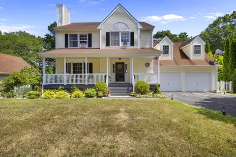 45 Fox Run Ln, Mystic, CT 06355