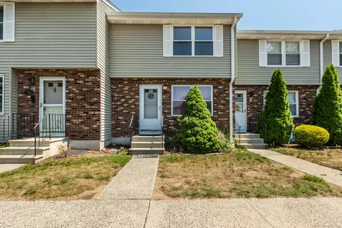 17 Saint Marc Cir #B, South Windsor, CT 06074