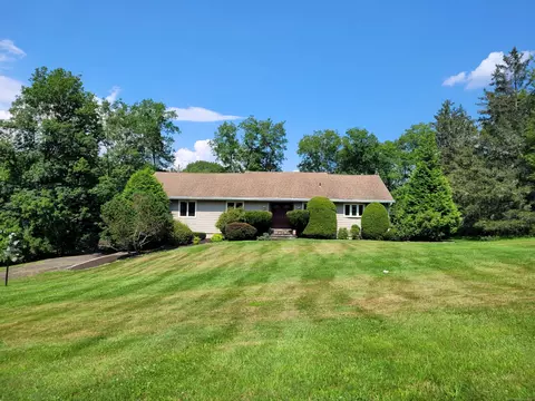 7 Carriage Ln, New Fairfield, CT 06812