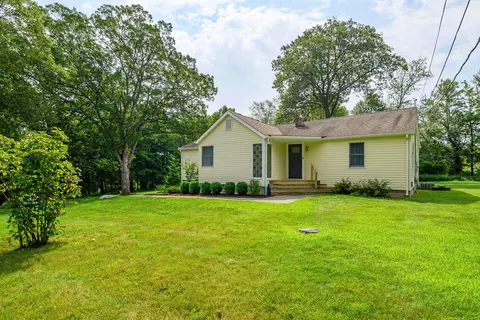 5 Gillotti Rd, New Fairfield, CT 06812