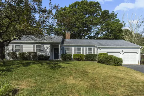 1 Pontiac Dr, Niantic, CT 06357