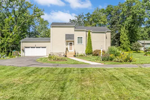 29 Ravine Rd, Windsor, CT 06095