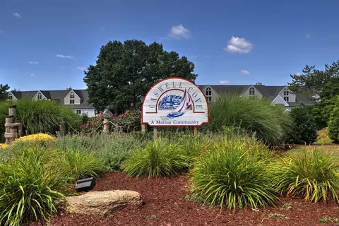 733 Popes Island Rd #733, Milford, CT 06461