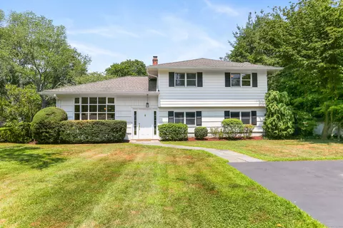 18 Calumet Rd, Westport, CT 06880