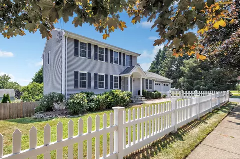 140 Valley View Rd, Stratford, CT 06614