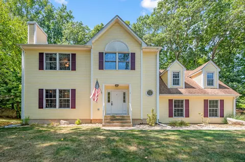 3 Kerrie Ct, Gales Ferry, CT 06335