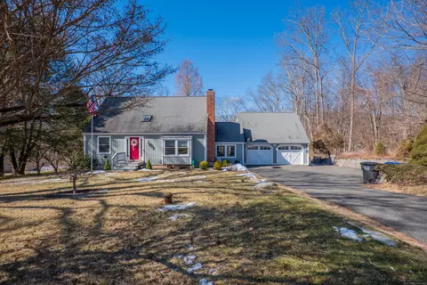 41 Meetinghouse Ter, New Milford, CT 06776