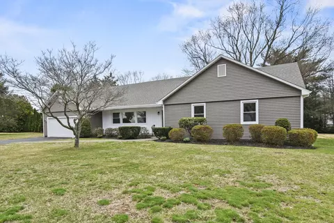 25 Delahunty Dr, Southington, CT 06489