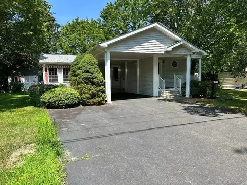 29 Bridlepath Trl, Killingworth, CT 06419