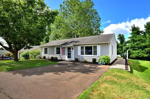 4 Alpha St, Milford, CT 06460