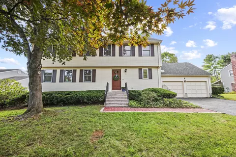 9 Kerr Farm Rd, Simsbury, CT 06070