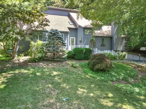80 Greentree Dr, Glastonbury, CT 06033