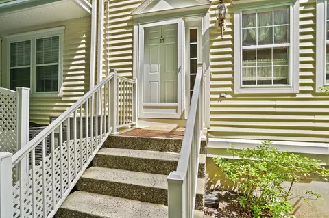 633 Danbury Rd #27, Ridgefield, CT 06877