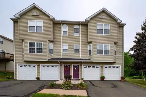 3 Sarahs Pl #3, Wallingford, CT 06492
