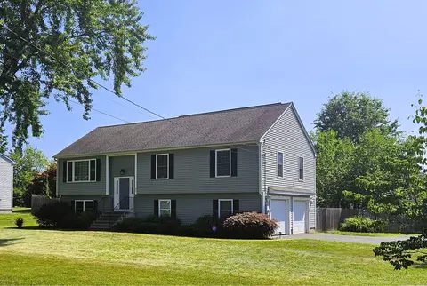 62 3rd St, Suffield, CT 06078