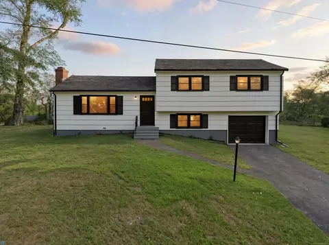 92 Lowery Dr, Southington, CT 06489