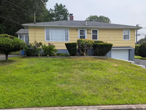 207 Highland Dr, Waterbury, CT 06708