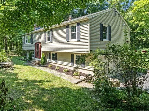 59 Oriole Cir, Guilford, CT 06437