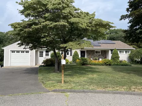 10 Lindgren Ter, Ansonia, CT 06401