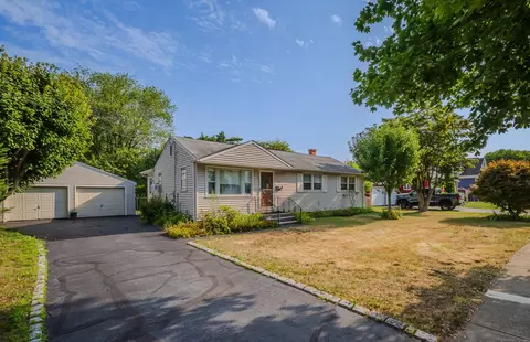 142 Doreen Dr, Fairfield, CT 06824