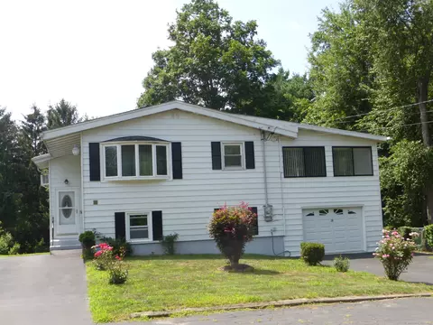 18 Starlet Ln, Waterbury, CT 06704