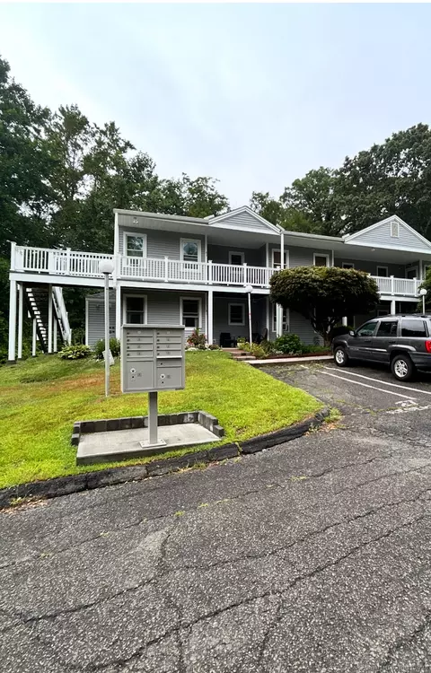 67 Hidden Knolls Cir #67, Monroe, CT 06468